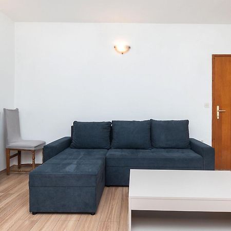 Apartment Ljuba Примоштен Экстерьер фото