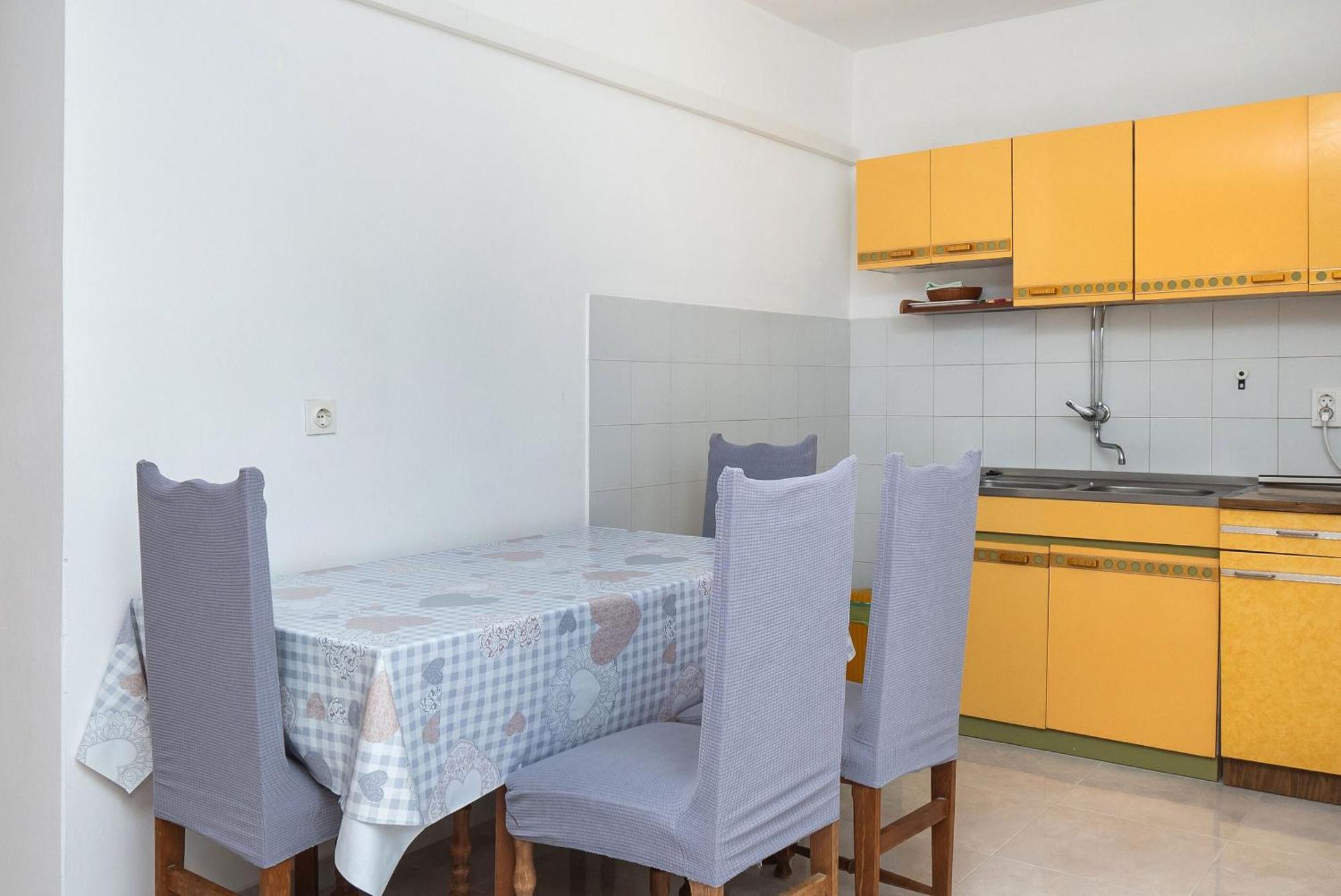 Apartment Ljuba Примоштен Экстерьер фото