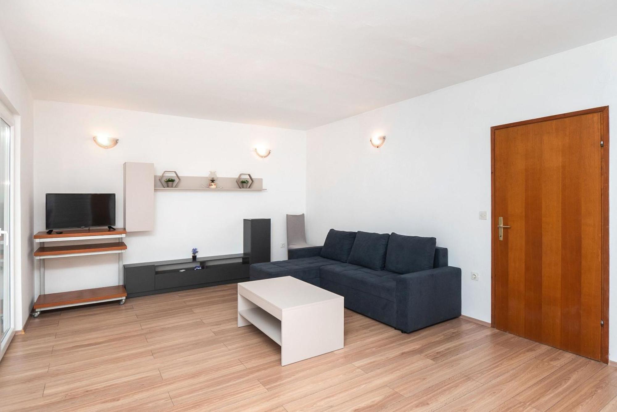 Apartment Ljuba Примоштен Экстерьер фото