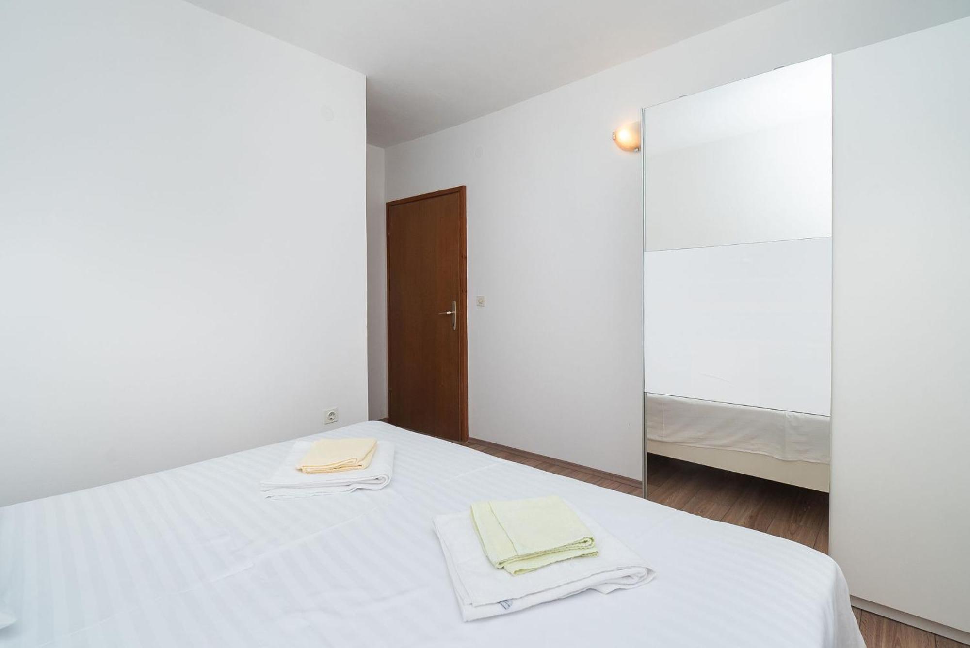 Apartment Ljuba Примоштен Экстерьер фото