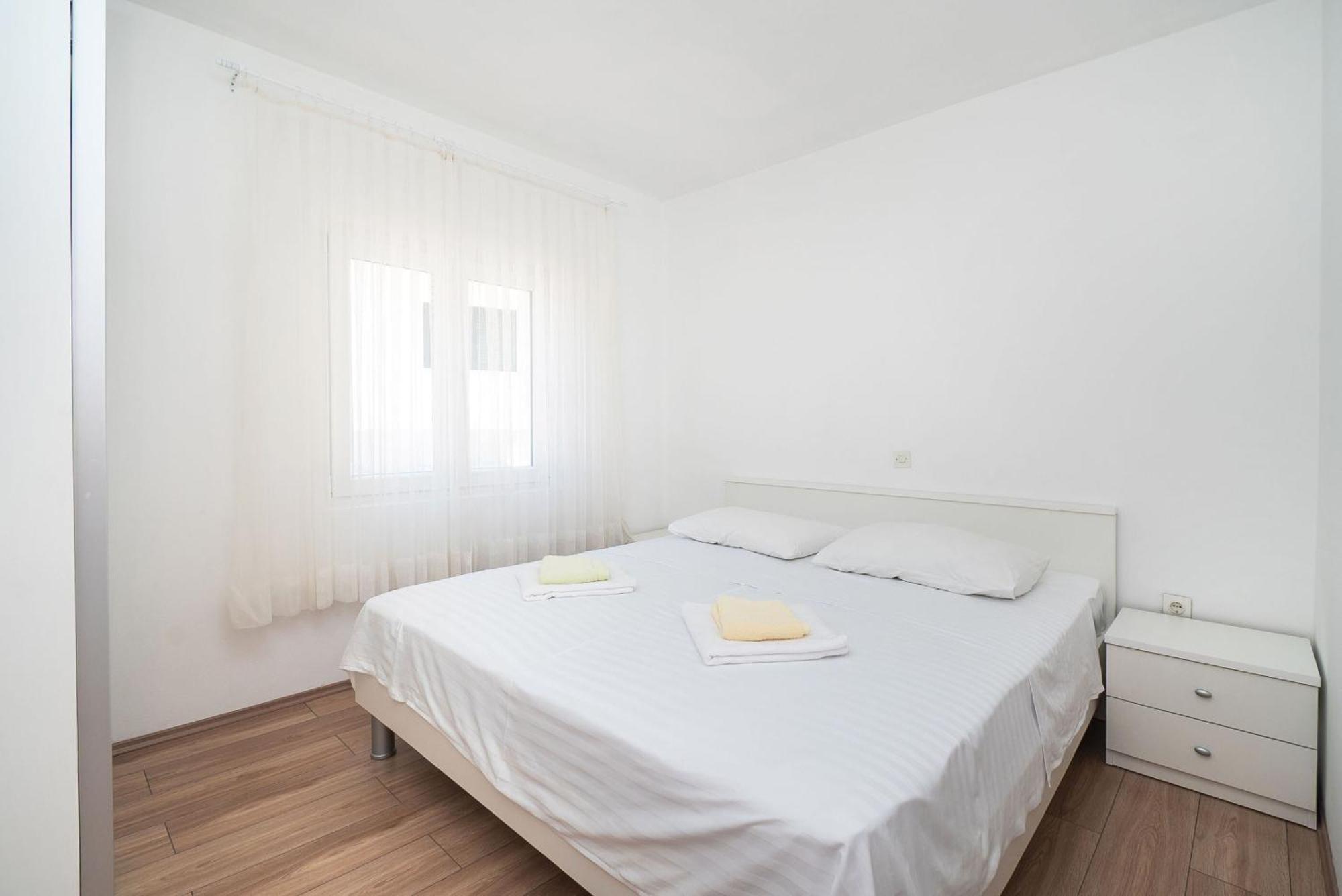 Apartment Ljuba Примоштен Экстерьер фото