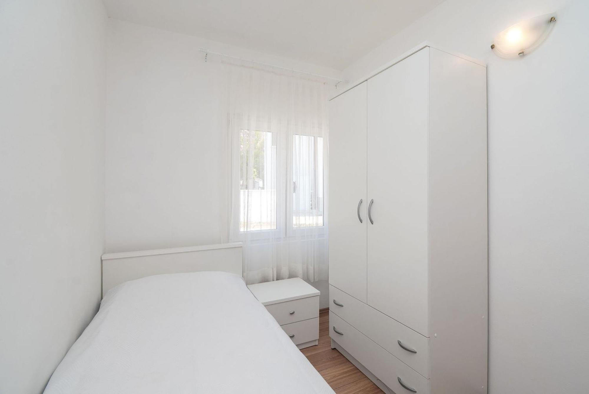 Apartment Ljuba Примоштен Экстерьер фото