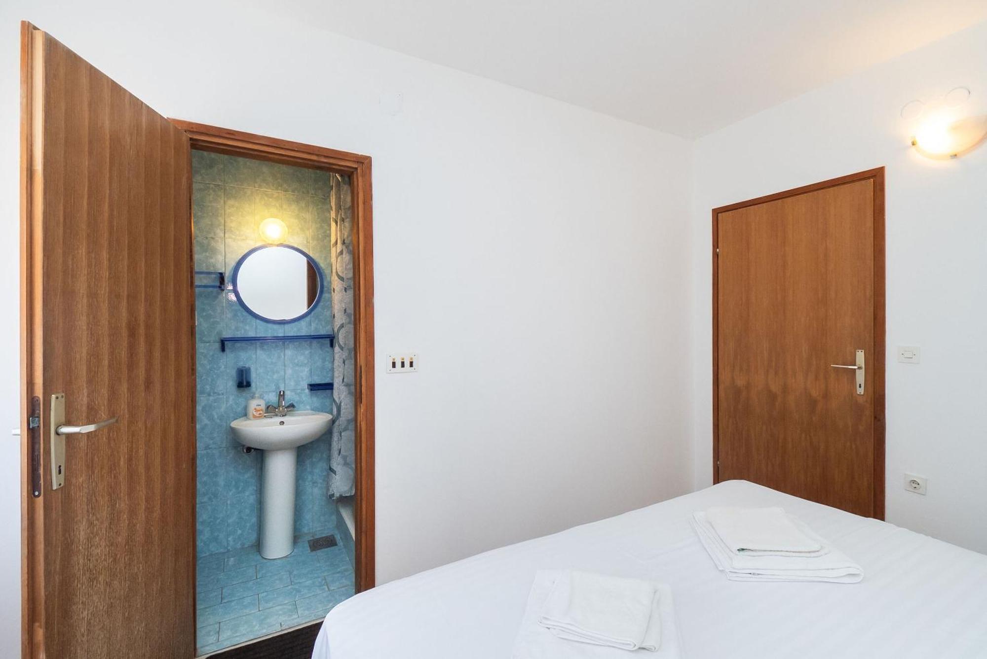 Apartment Ljuba Примоштен Экстерьер фото