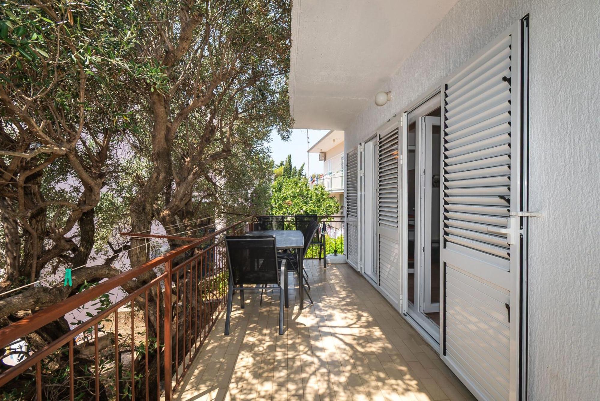 Apartment Ljuba Примоштен Экстерьер фото